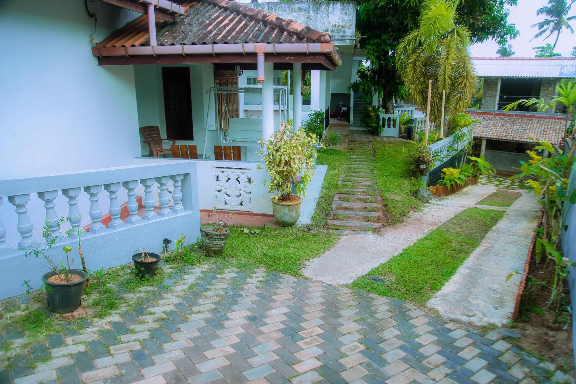 Hotel Blue Sky Mirissa Exterior foto
