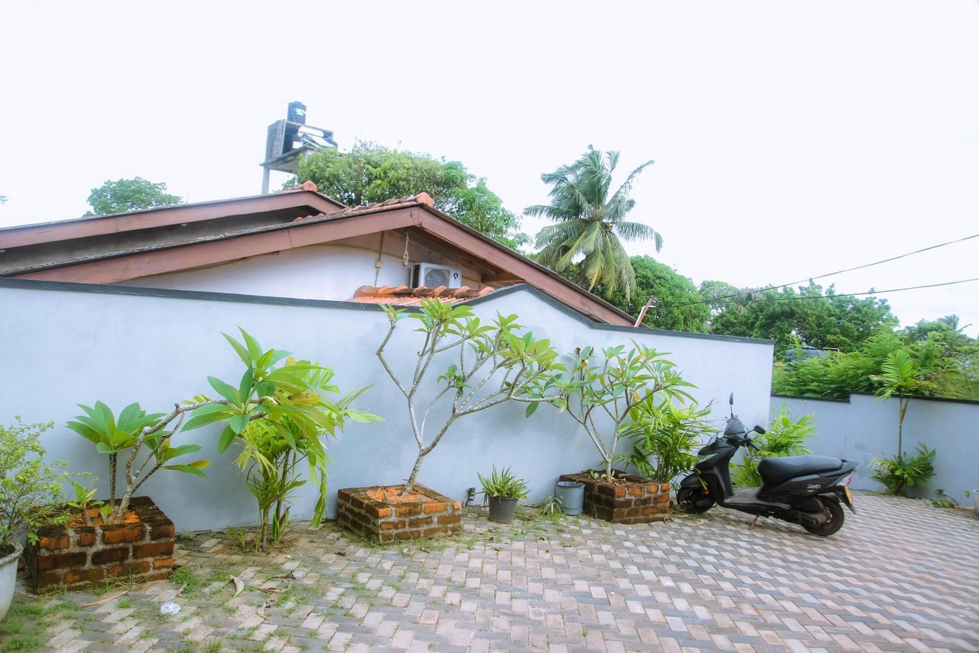Hotel Blue Sky Mirissa Exterior foto