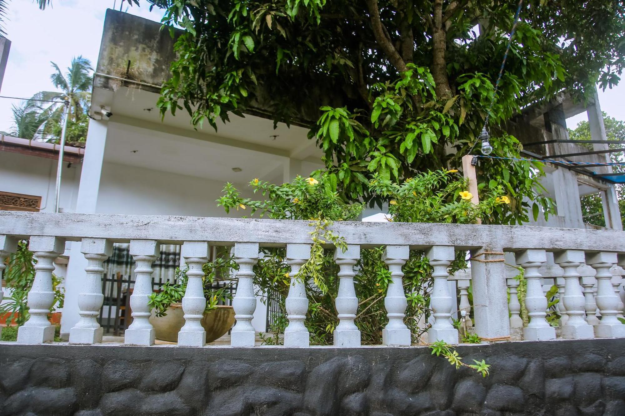 Hotel Blue Sky Mirissa Exterior foto