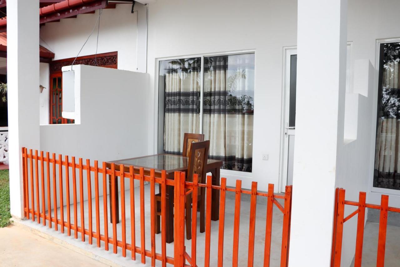 Hotel Blue Sky Mirissa Exterior foto